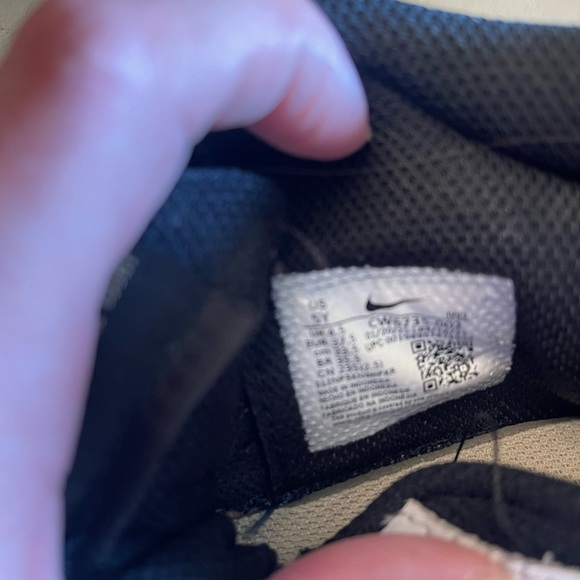 Size 5Y Nike hustle DX-SU21 - Picture 5 of 5